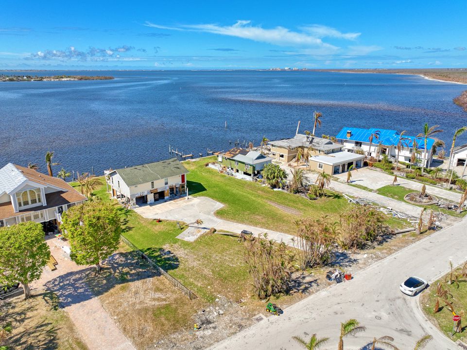 932 San Carlos Dr, Fort Myers Beach, FL 33931