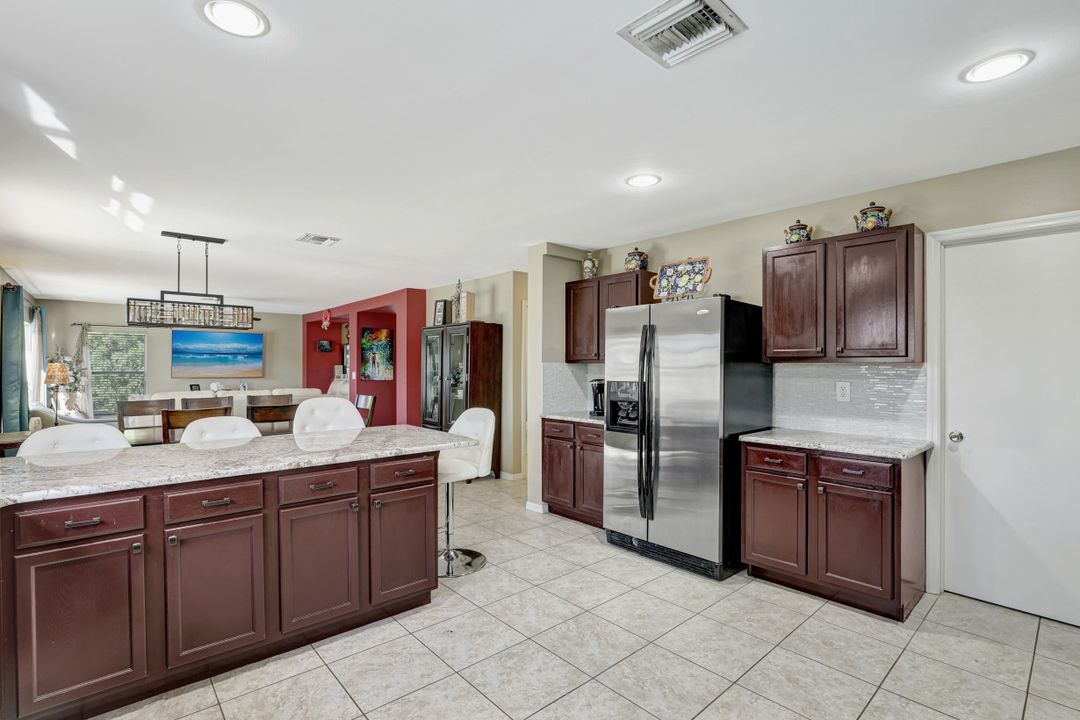 2806 Embers Pkwy W, Cape Coral, FL 33993