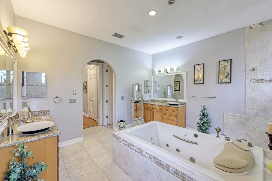 14690 Beaufort Cir, Naples, FL 34119