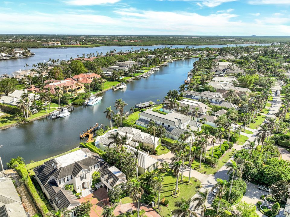 925 Spyglass Ln, Naples, FL 34102