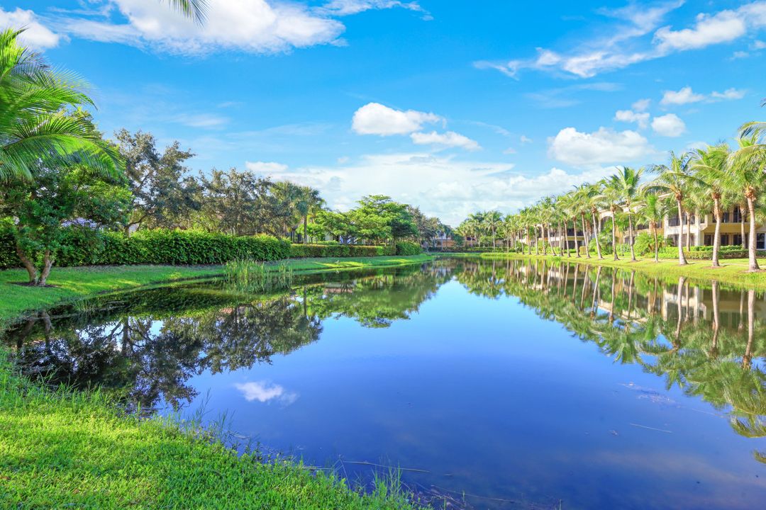2325 Residence Cir #201, Naples, FL 34105