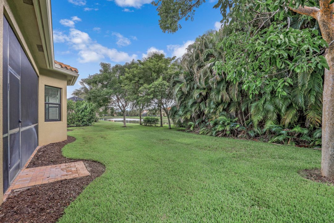 3192 Pacific Dr, Naples, FL 34119