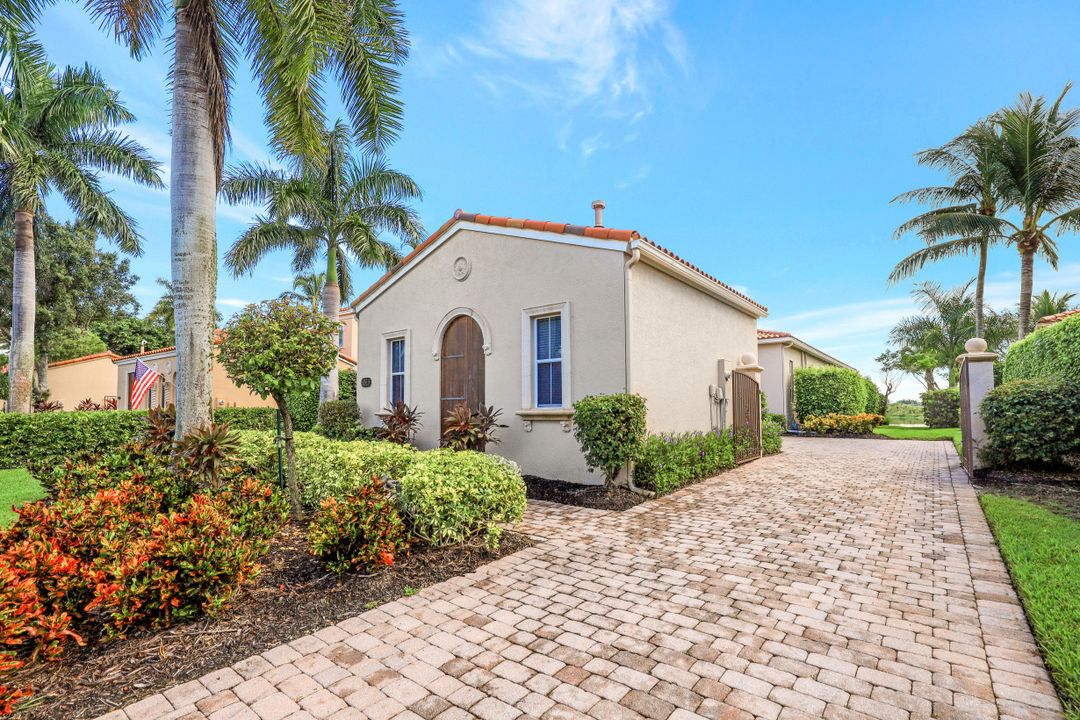 8516 Bellagio Dr, Naples, FL 34114