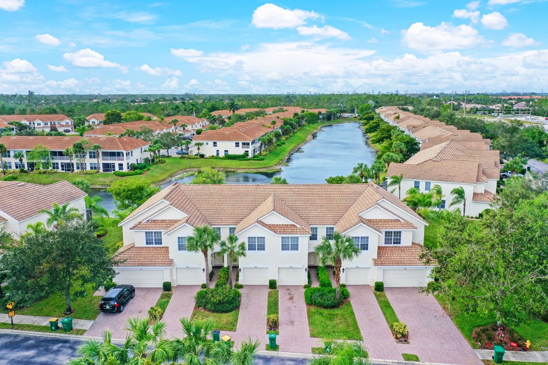 1084 Hampton Cir, Naples, FL 34105