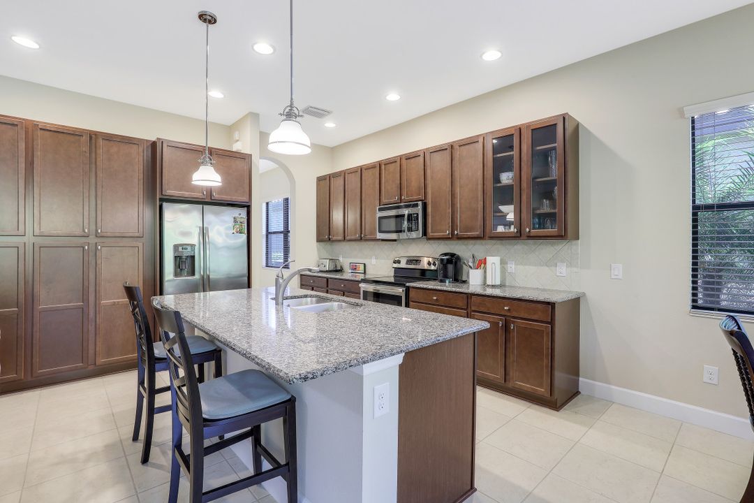 9247 Isla Bella Cir, Bonita Springs, FL 34135