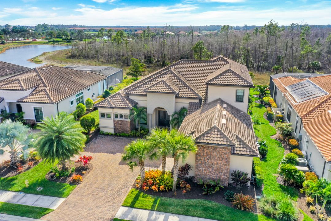 9086 Sorreno Ct, Naples, FL 34119