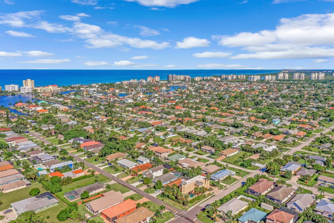 9625 6th St N, Naples, FL 34108