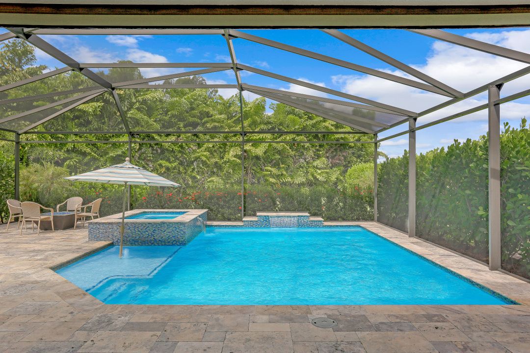 10030 Florence Cir, Naples, FL 34119