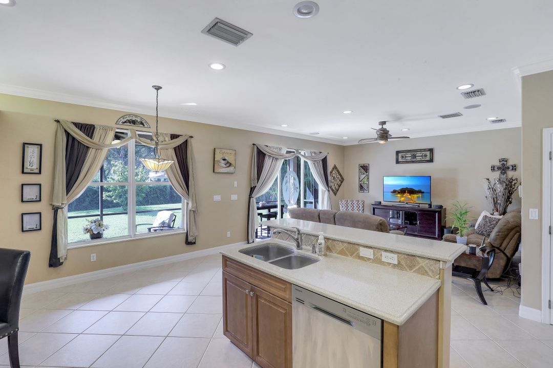 1627 Triangle Palm Terrace, Naples, FL 34119