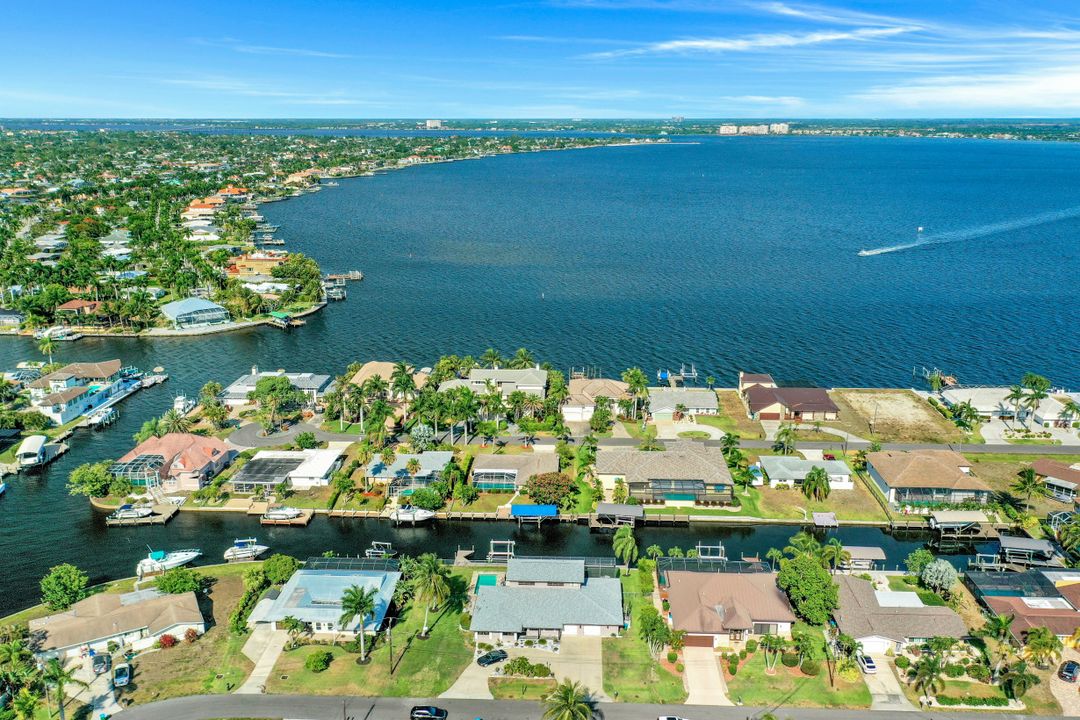 5811 SW 1st Pl, Cape Coral, FL 33914