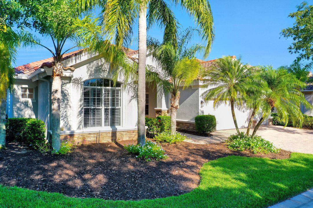 8761 Hideaway Harbor Ct, Naples, FL 34120