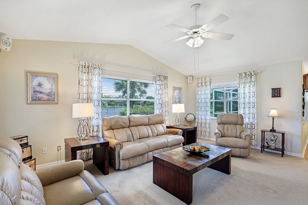 7563 Woodland Bend Cir, Fort Myers, FL 33912