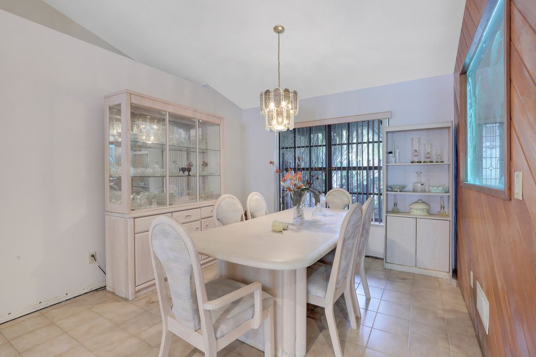 3661 7th Ave NW, Naples, FL 34120