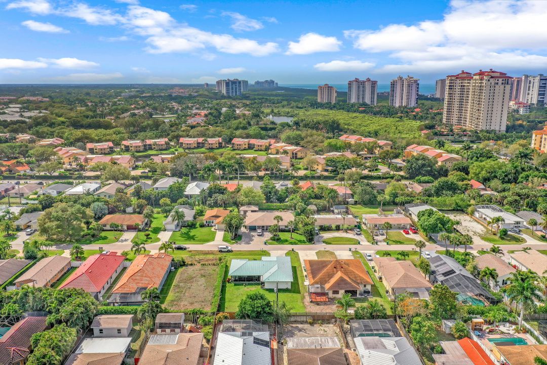 541 92nd Ave N, Naples, FL 34108