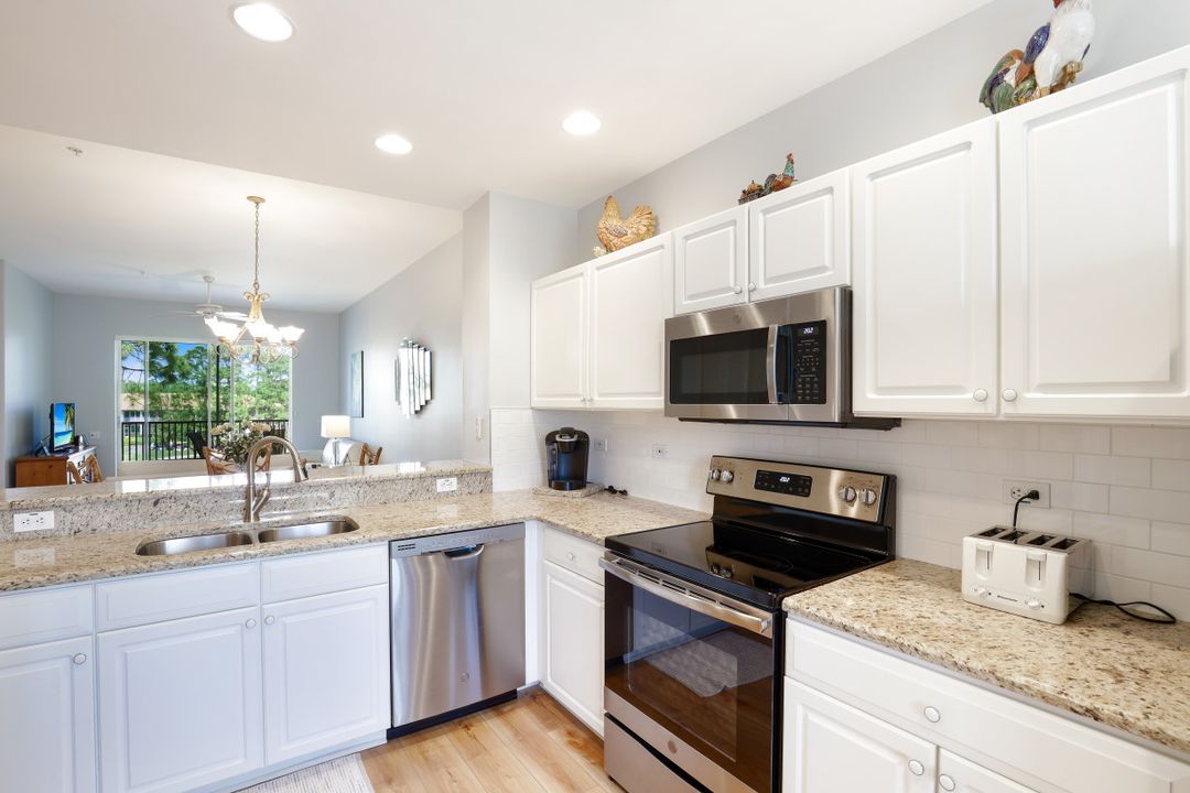 8217 Parkstone Pl #305, Naples, FL 34120