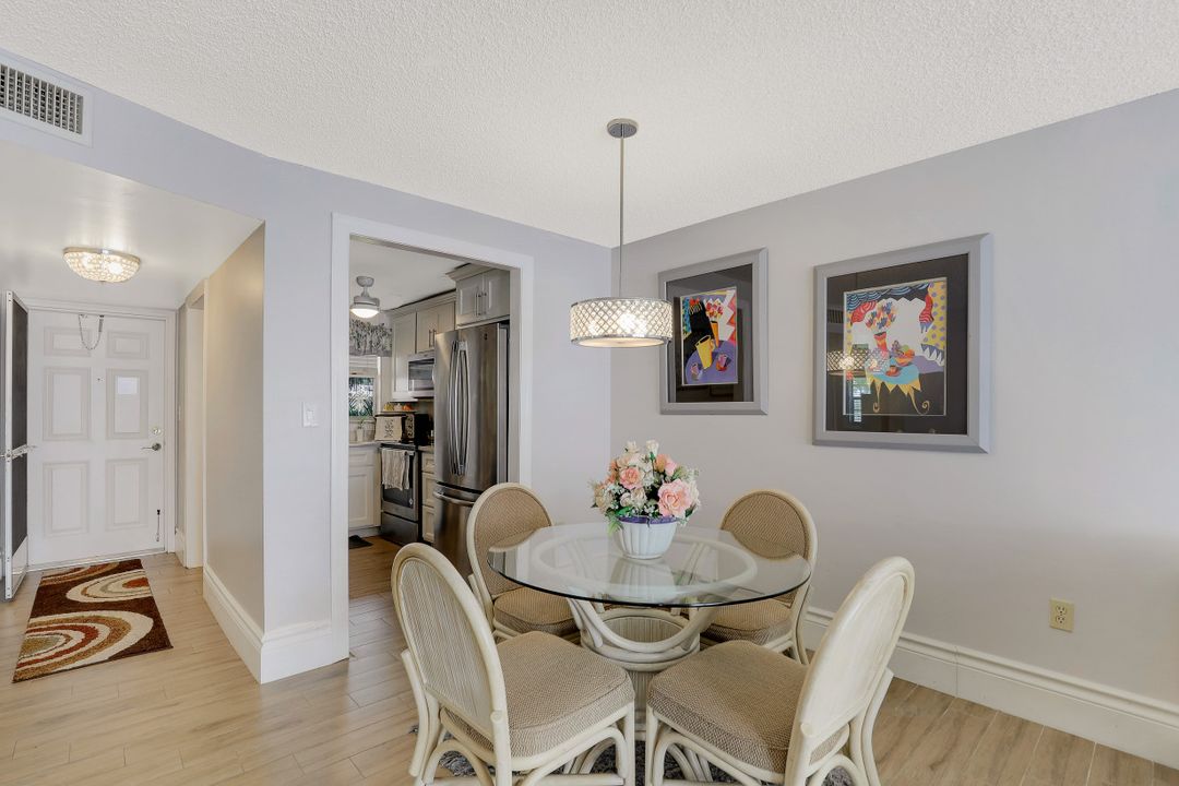 100 Forest Lakes Blvd #112, Naples, FL 34105