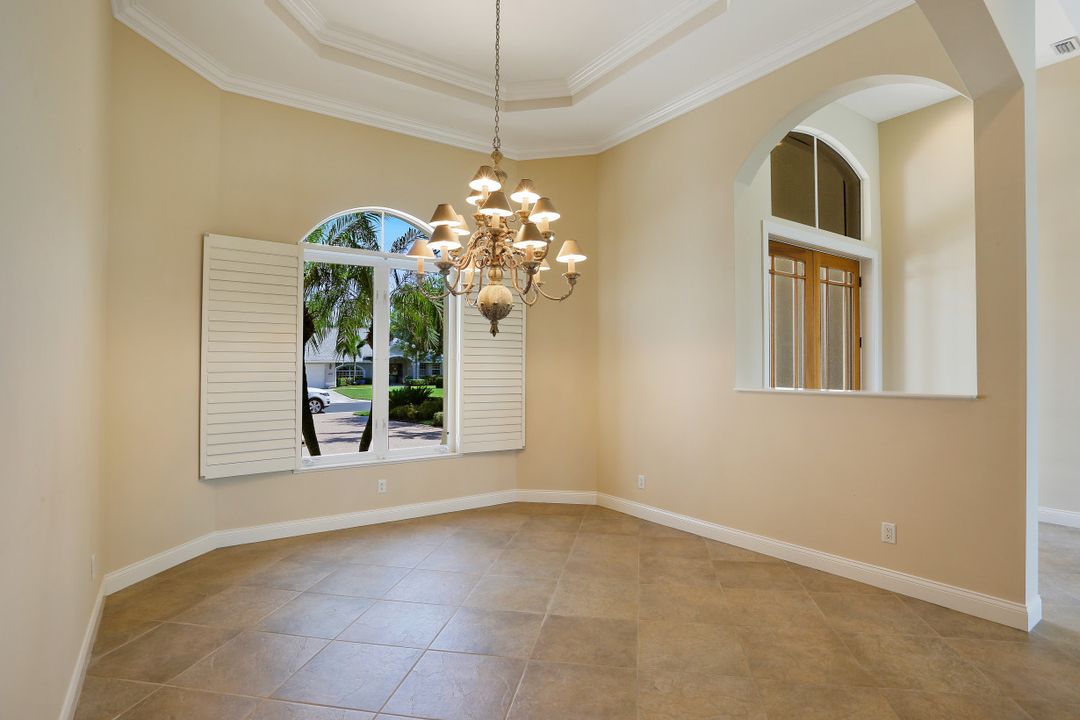 2046 Imperial Cir, Naples, FL 34110