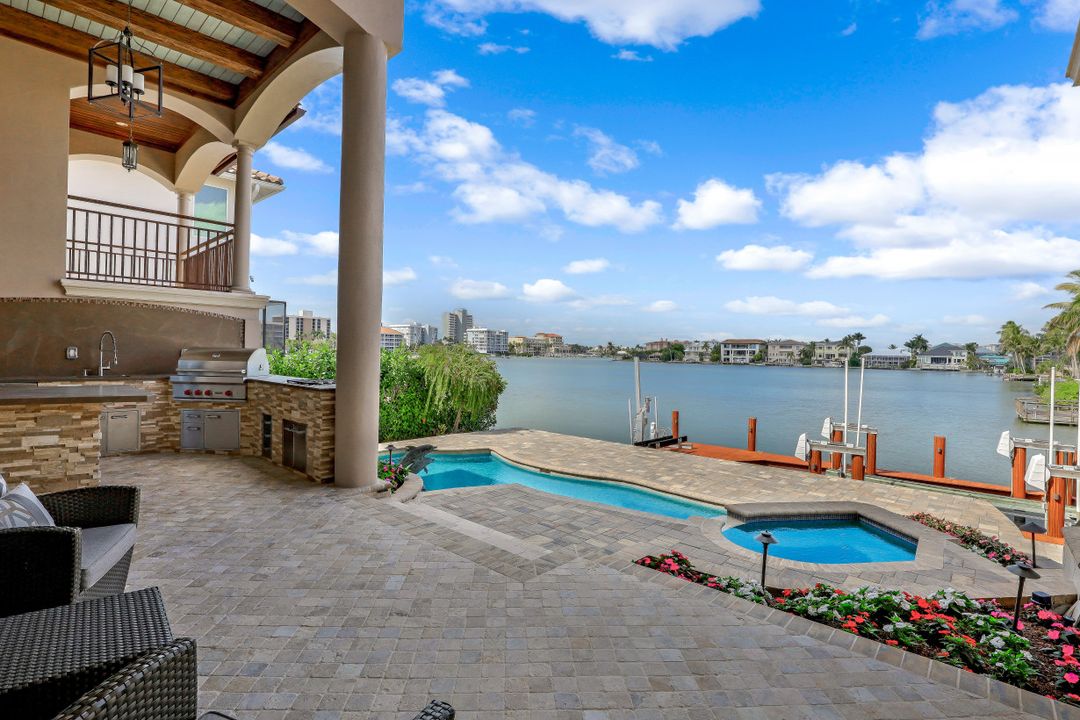 343 Oak Ave, Naples, FL 34108