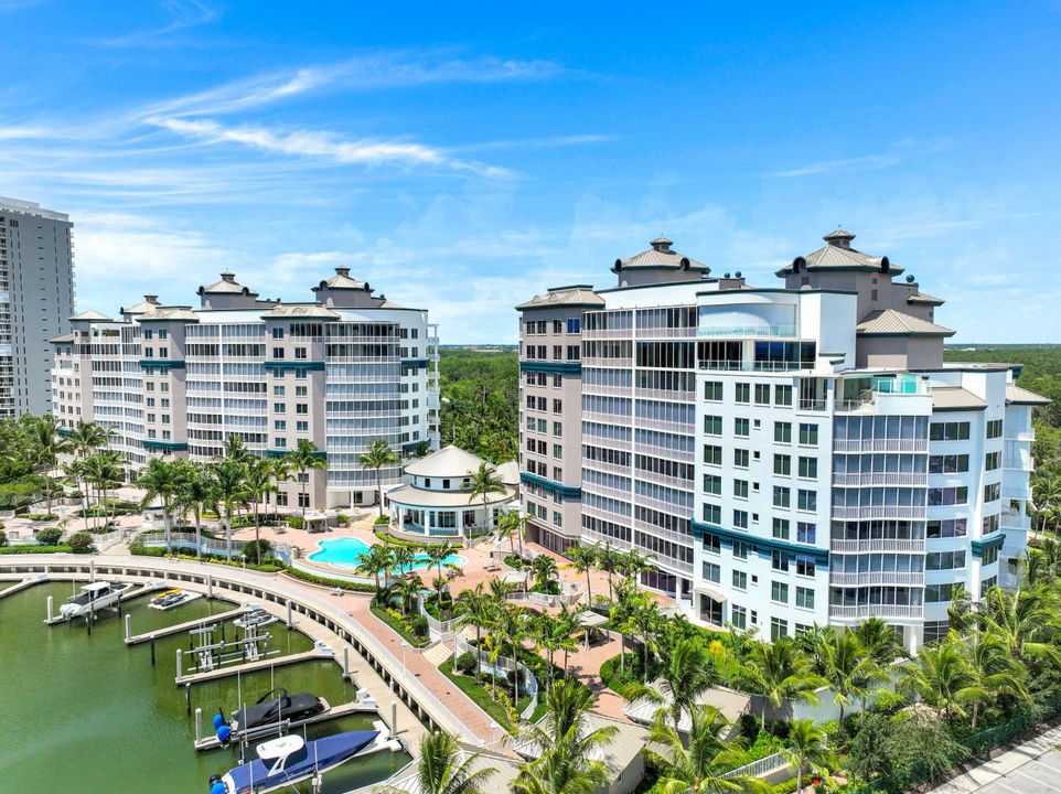 13675 Vanderbilt Dr #610, Naples, FL 34110