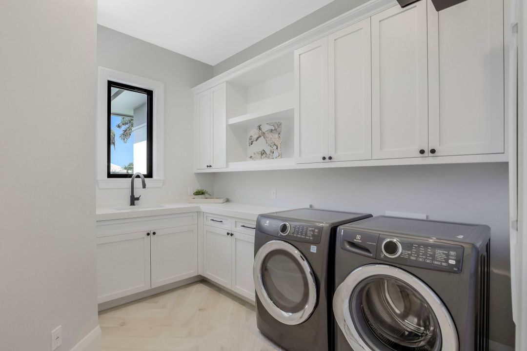 950 Bonita Ct, Marco Island, FL 34145