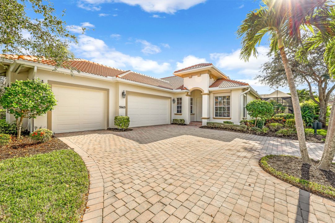 5965 Paradise Cir, Naples, FL 34110