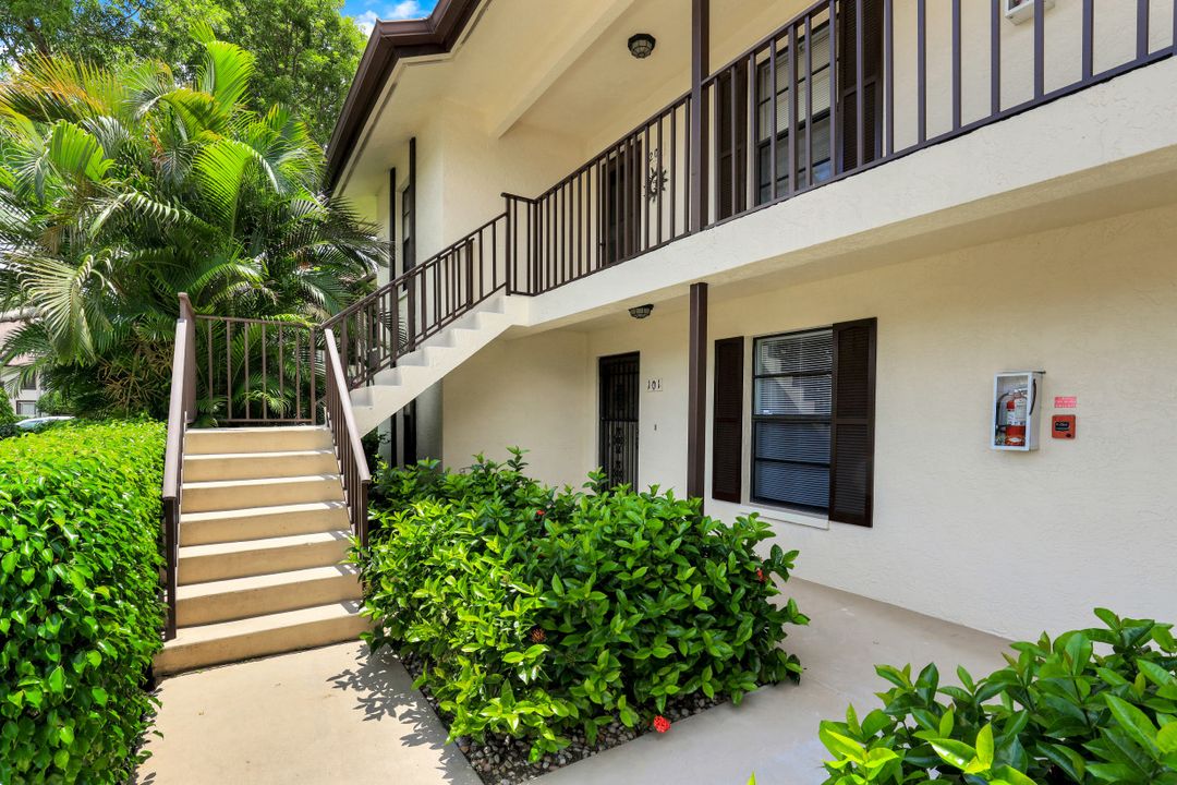 400 Misty Pines Cir #101, Naples, FL 34105