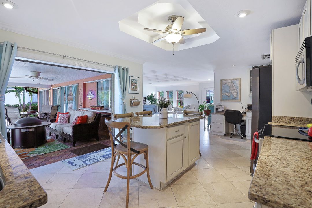 989 E Valley Dr, Bonita Springs, FL 34134