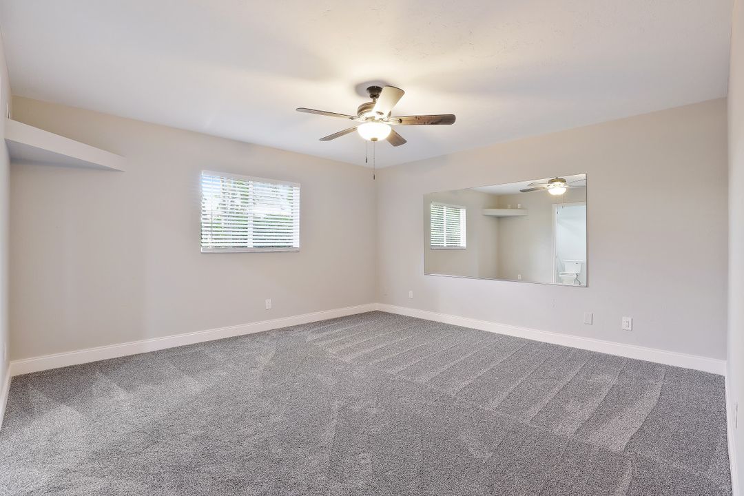 718 95th Ave N, Naples, FL 34108