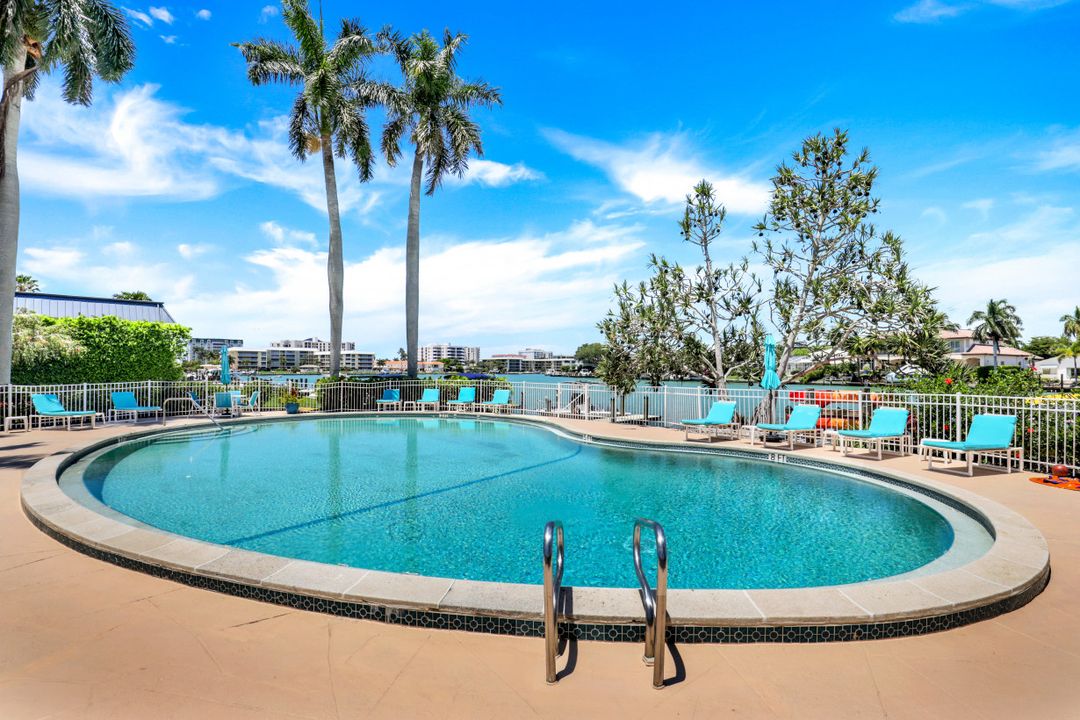 383 Harbour Dr #302, Naples, FL 34103