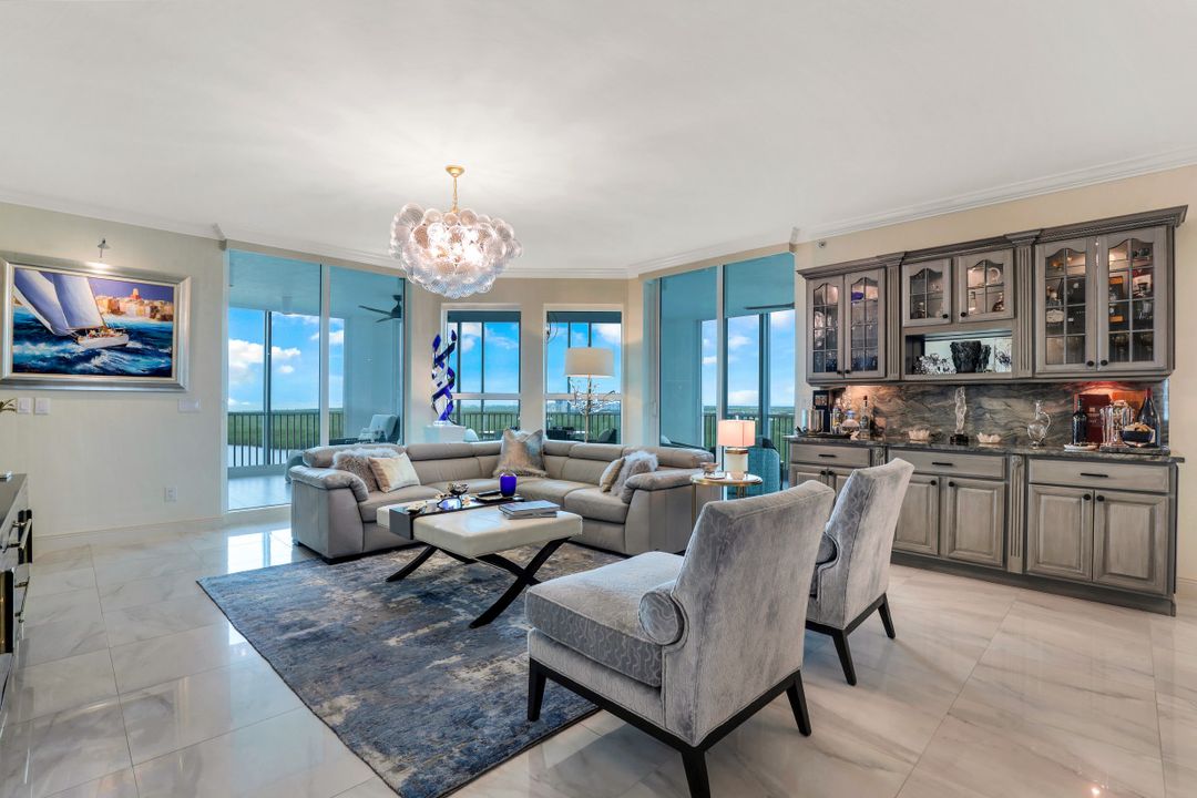 285 Grande Way #1204, Naples, FL 34110