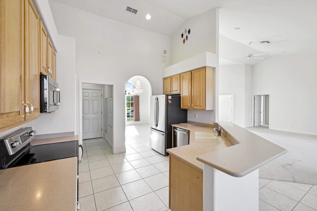 718 Nautilus Ct, Marco Island, FL 34145