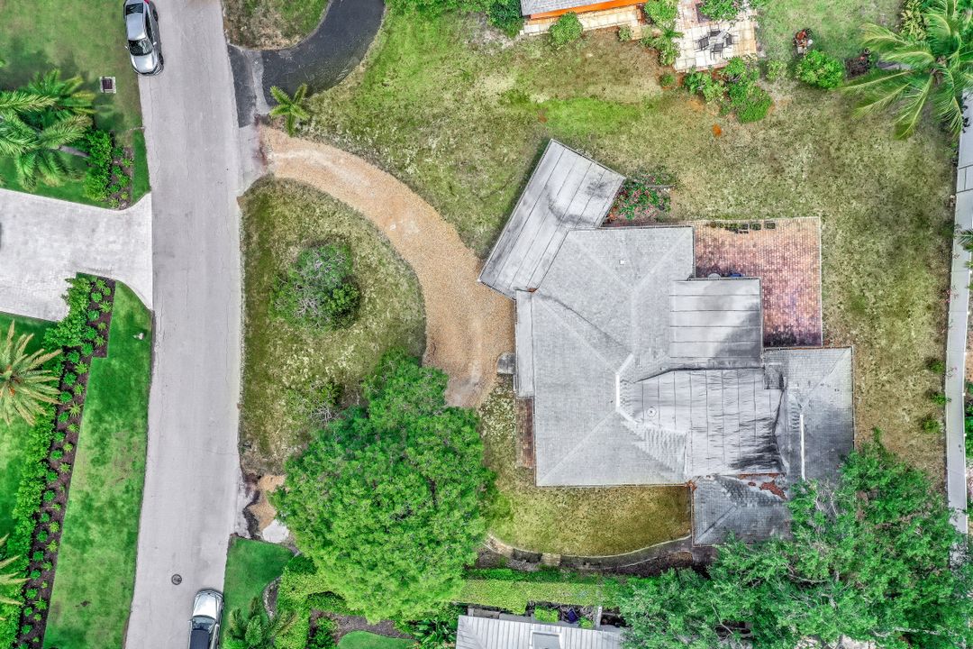 566 Palm Cir E, Naples, FL 34102