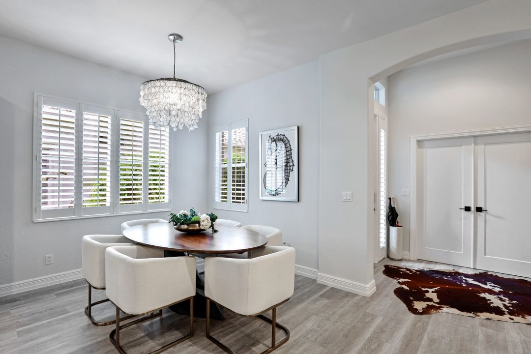 762 Vistana Cir, Naples, FL 34119