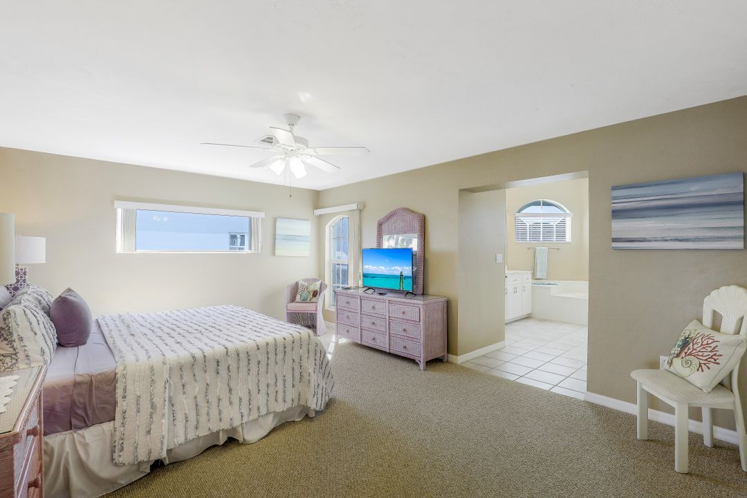 5261 Nautilus Dr, Cape Coral, FL 33904