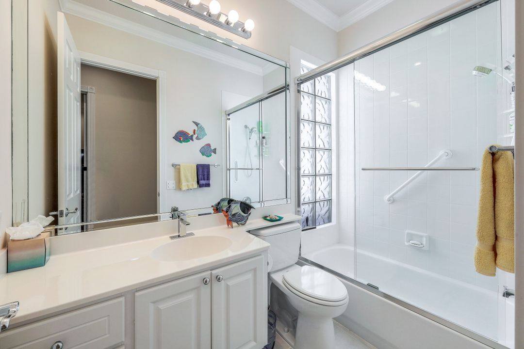 4334 Queen Elizabeth Way, Naples, FL 34119