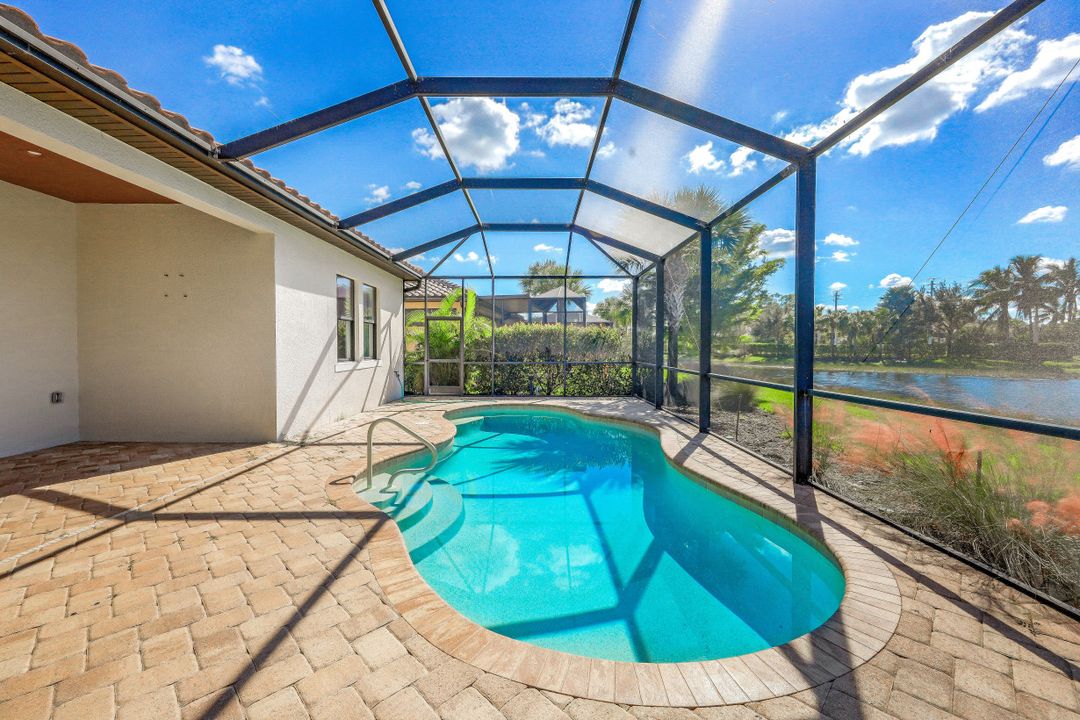 4098 Raffia Dr, Naples, FL 34119