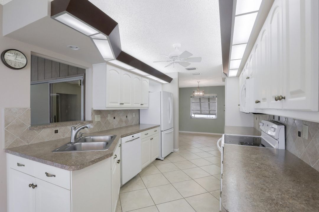 628 104th Ave N, Naples, FL 34108