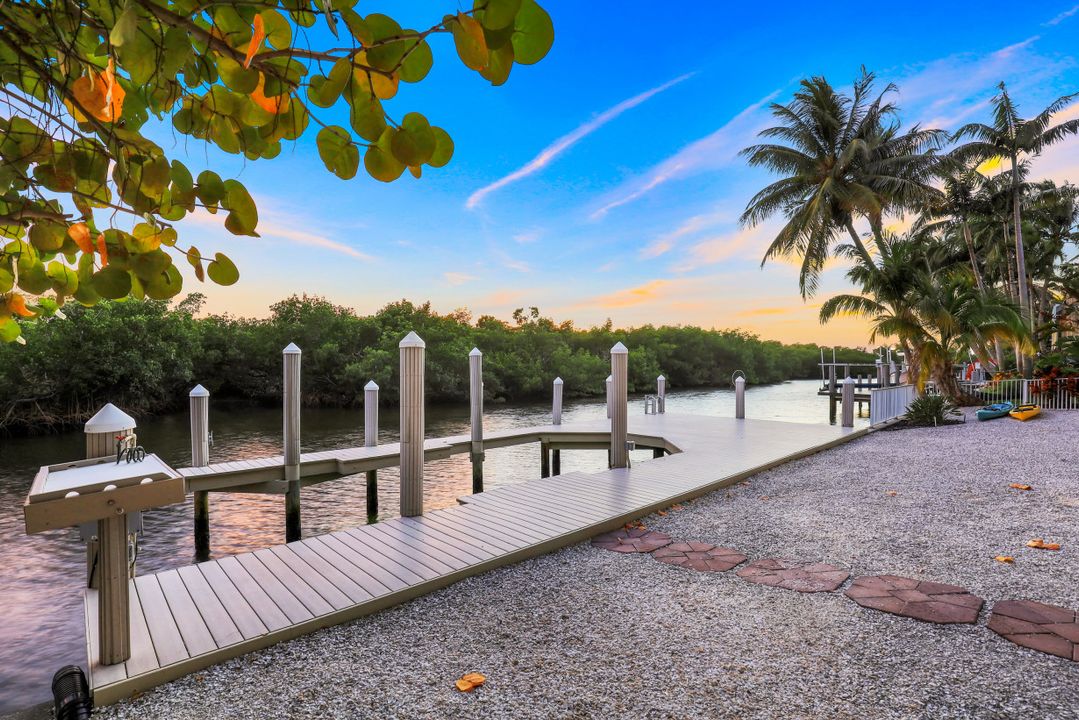 450 Spinnaker Dr, Marco Island, FL 34145