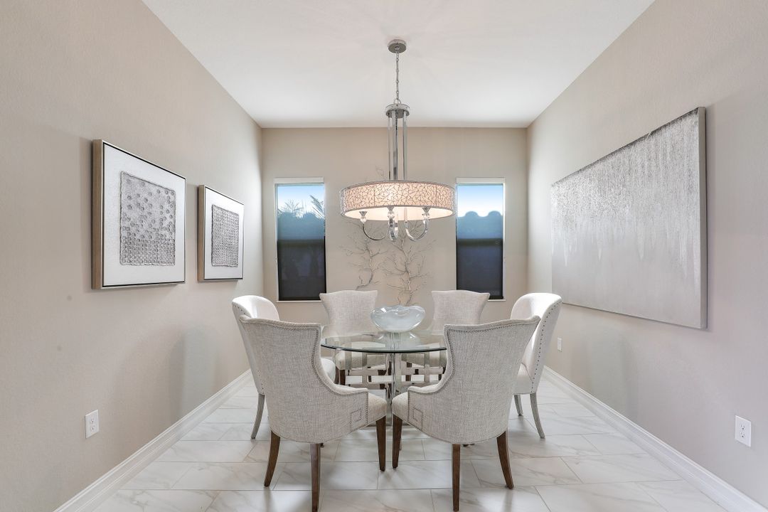 7247 Lantana Cir, Naples, FL 34119