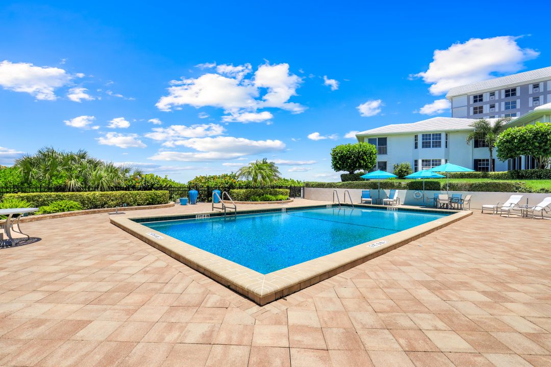 2701 Gulf Shore Blvd N, Villa #3, Naples, FL 34103