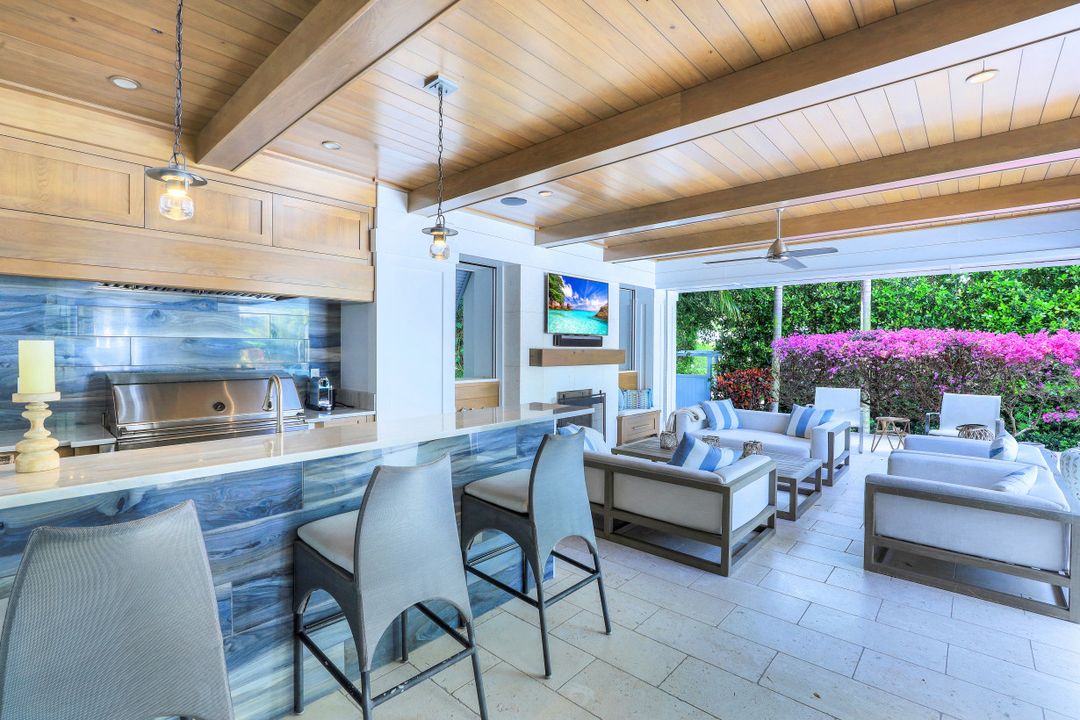 154 4th Ave N, Naples, FL 34102