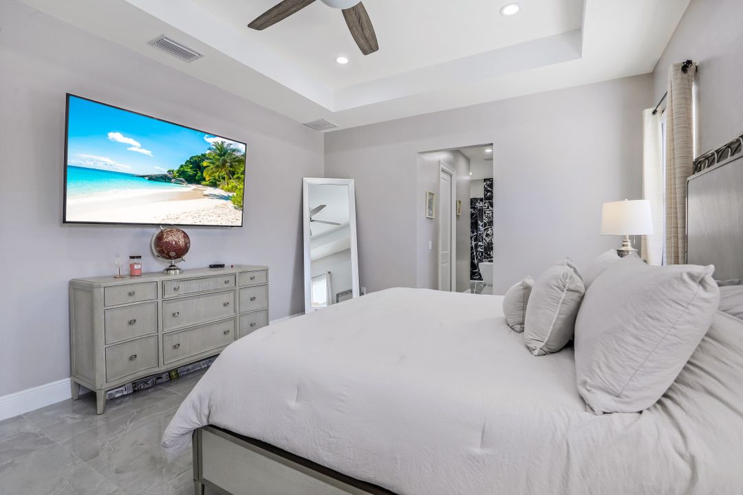 25 Crestwood Cir S, Lehigh Acres, FL 33936