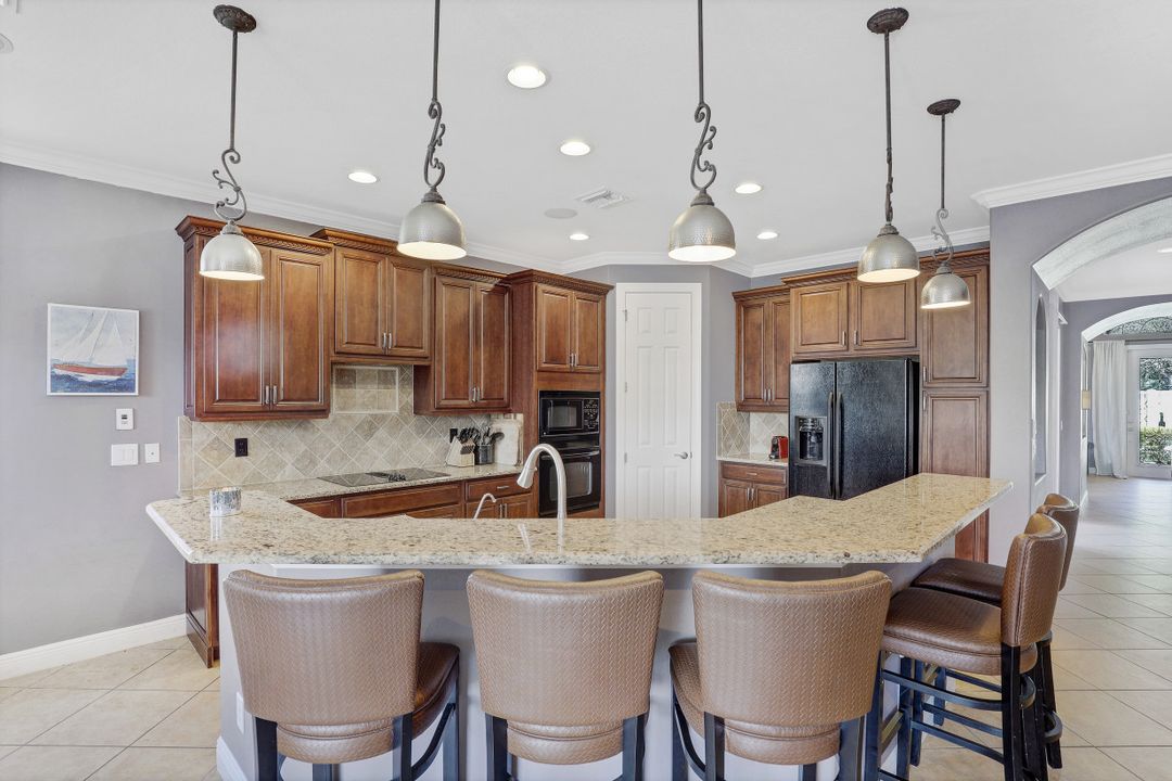 7632 Martino Cir, Naples, FL 34112