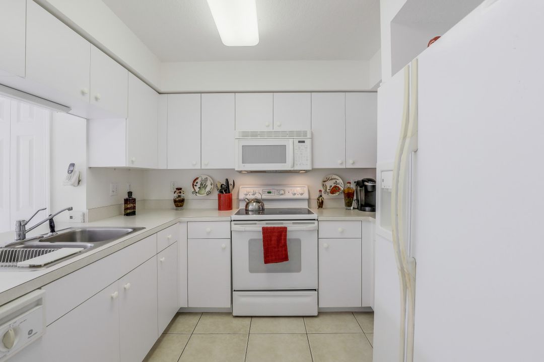 15415 Cedarwood Ln #204, Naples, FL 34110