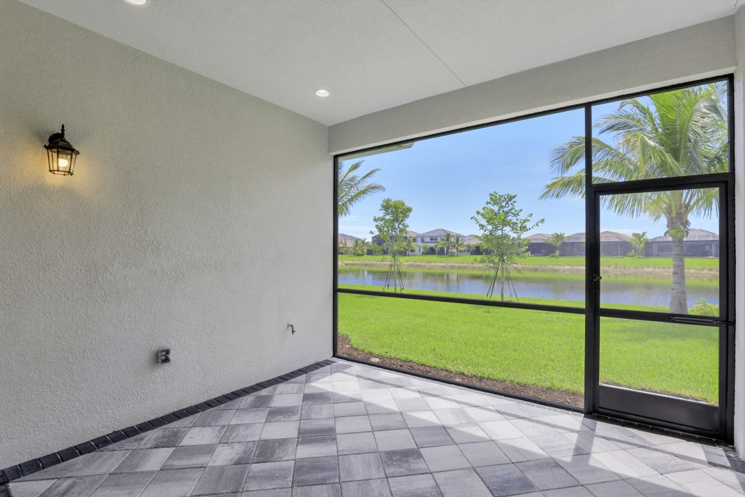 4549 Kensington Cir, Naples, FL 34119