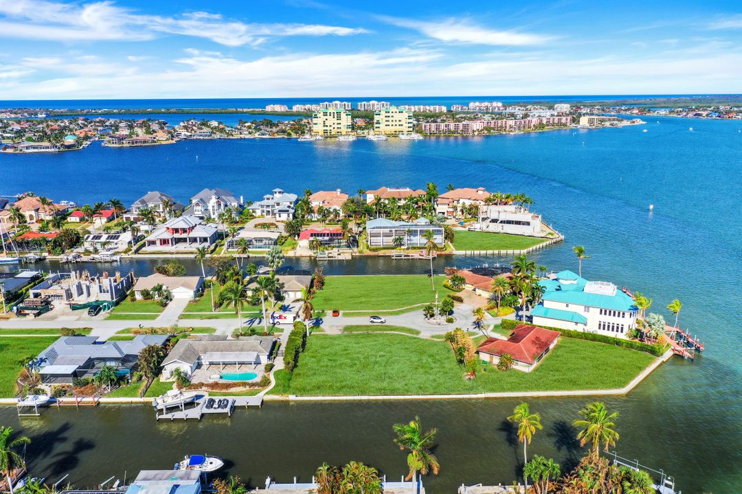 975 Sundrop Ct, Marco Island, FL 34145