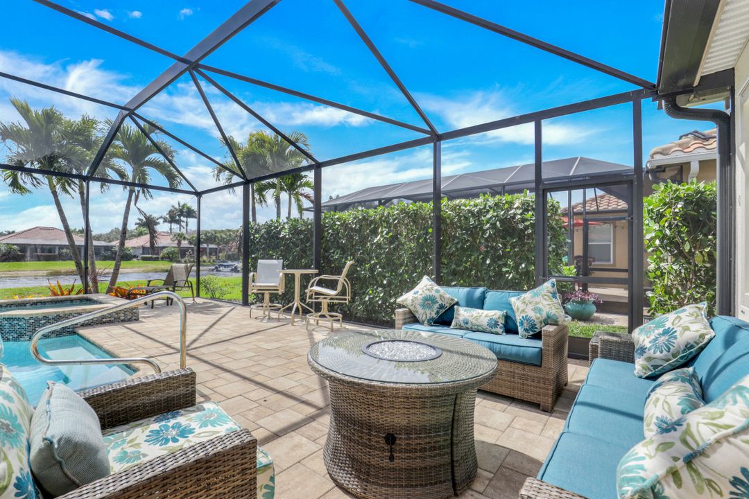 9463 Quarry Dr, Naples, FL 34120