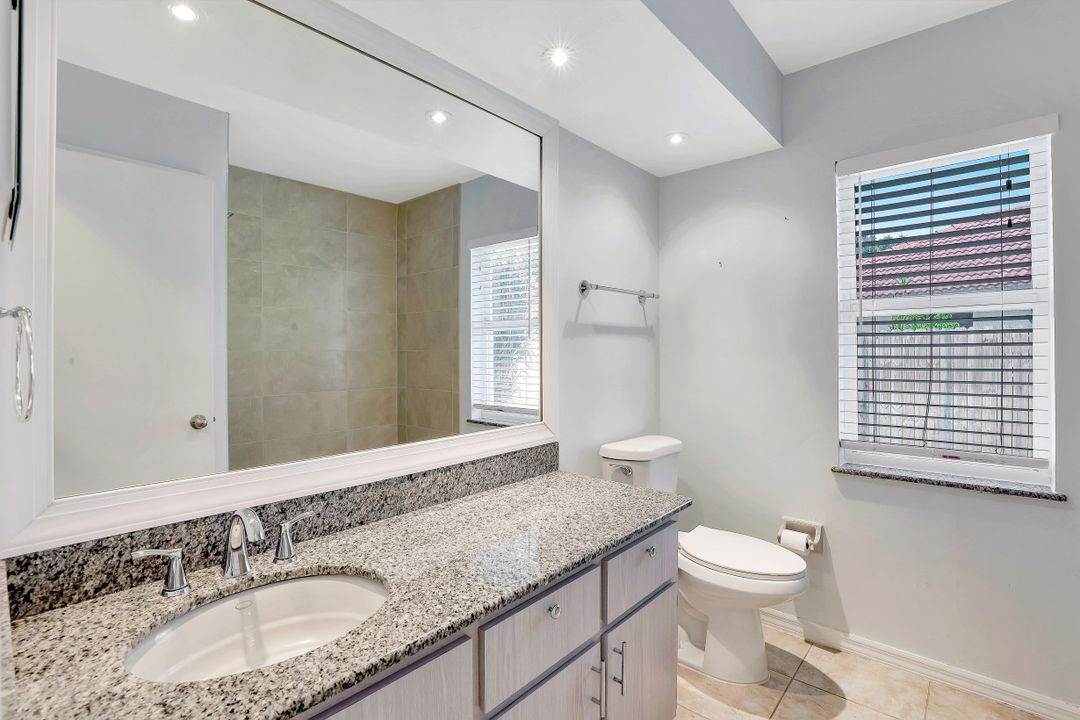 1010 Moon Lake Dr, Naples, FL 34104