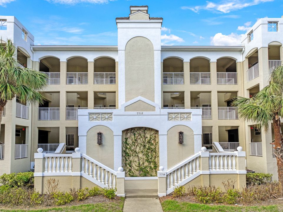 7718 Pebble Creek Cir #203, Naples, FL 34108