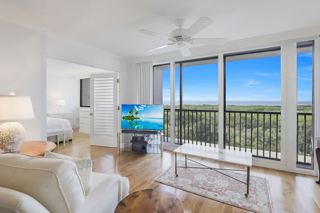 5601 Turtle Bay Dr #802, Naples, FL 34108